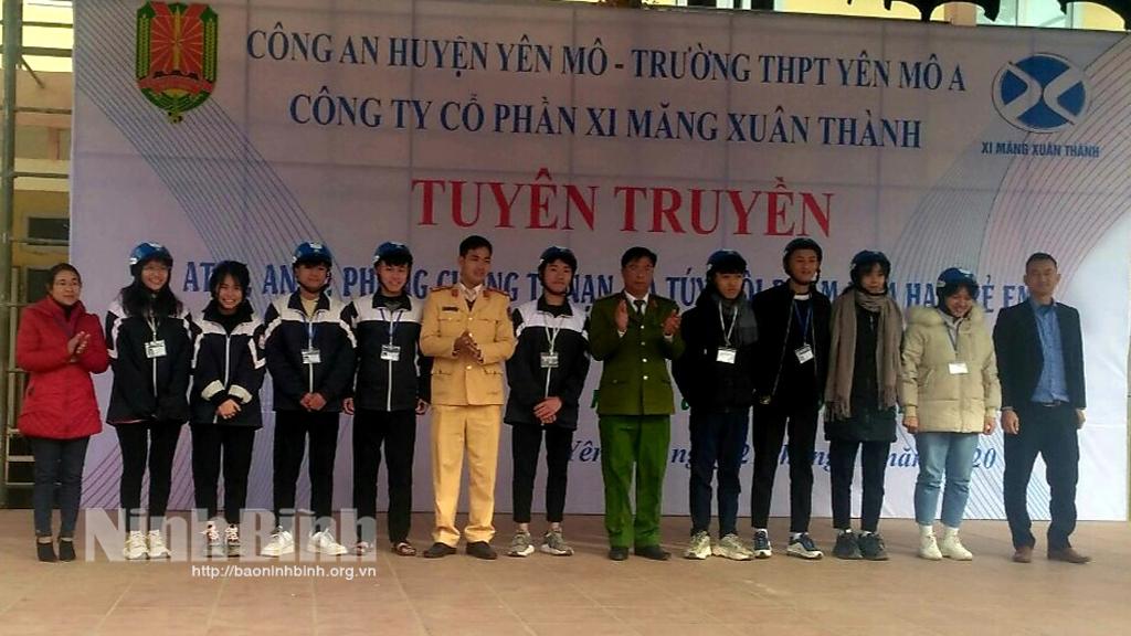 Tuyên truyền pháp luật cho học sinh trường THPT Yên Mô A