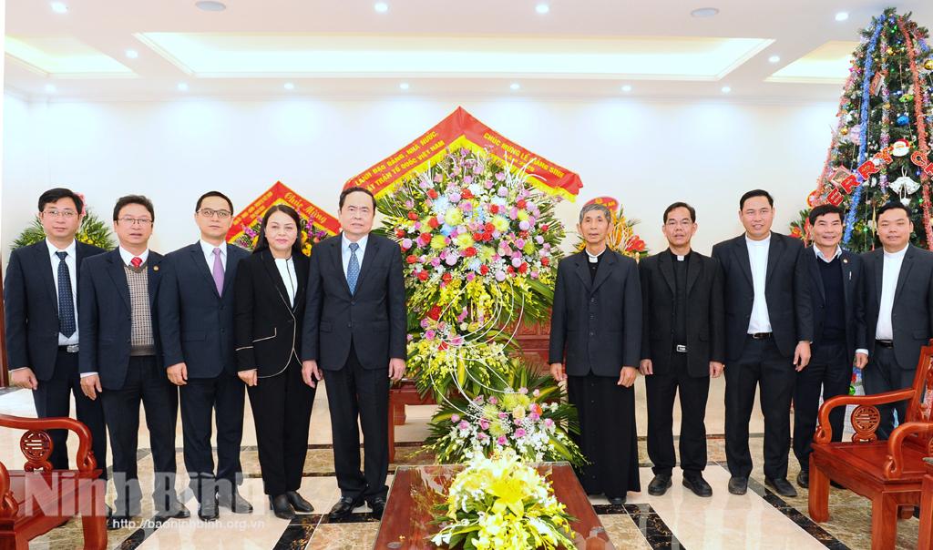 Chủ tịch Ủy ban Trung ương MTTQ Việt Nam chúc mừng Giáng sinh tại Tòa Giám mục Phát Diệm