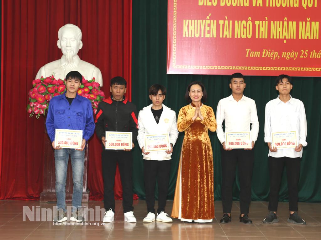Quỹ KHKT Ngô Thì Nhậm: Thúc đẩy phong trào thi đua học tập