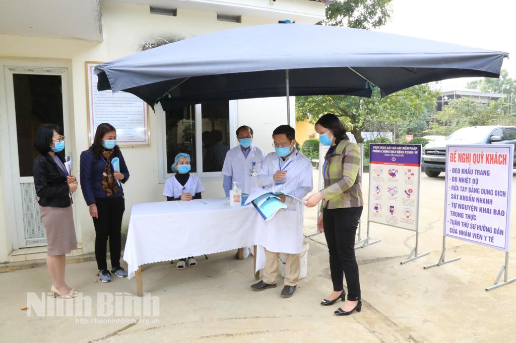 Kiểm tra, đánh giá bệnh viện an toàn trong phòng, chống dịch COVID-19