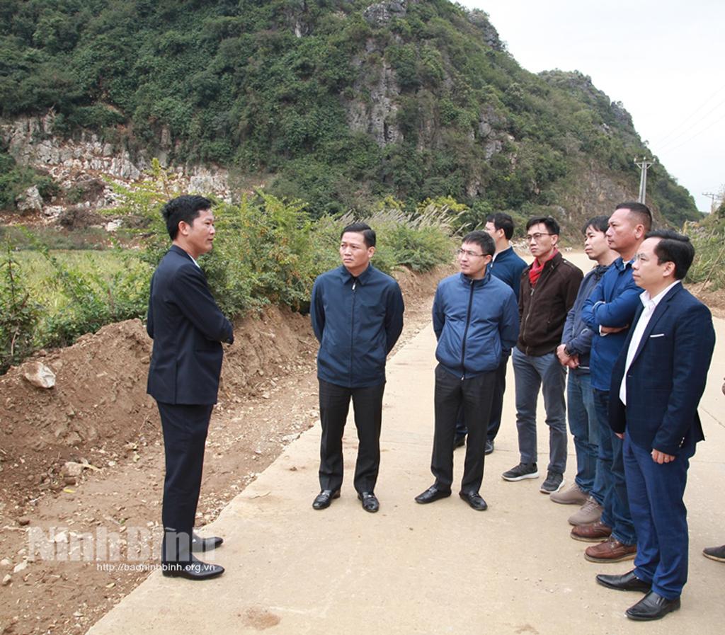 Đồng chí Phó Chủ tịch UBND tỉnh kiểm tra công tác giải phóng mặt bằng dự án xây dựng đường cao tốc Bắc Nam phía đông đoạn qua Ninh Bình