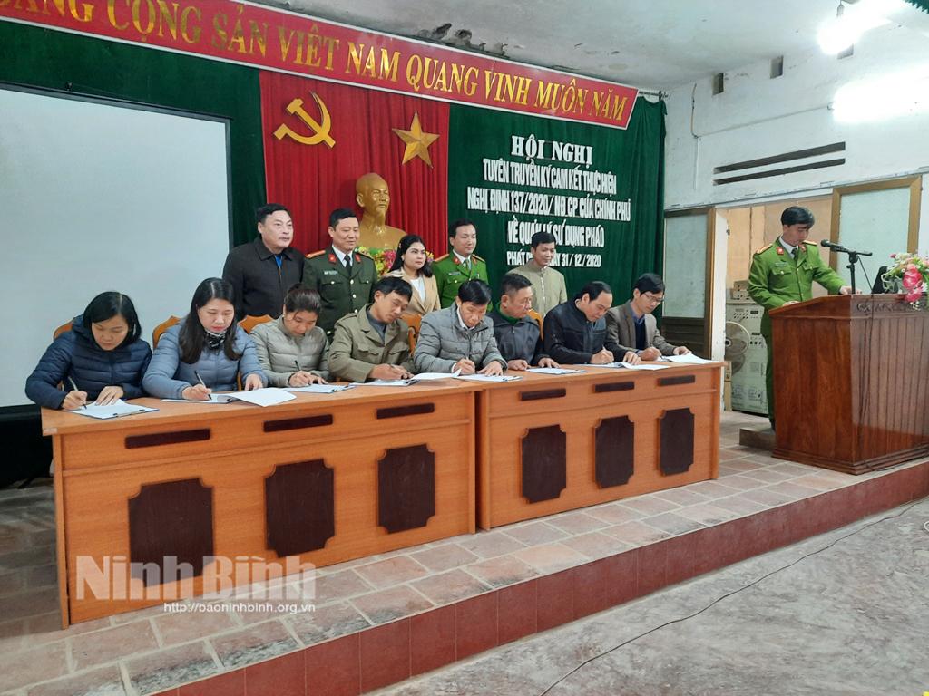 Tuyên truyền, ký cam kết thực hiện các quy định về pháo