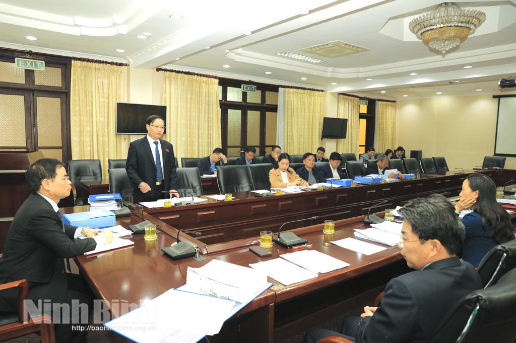Đại biểu HĐND tỉnh thảo luận tại tổ
