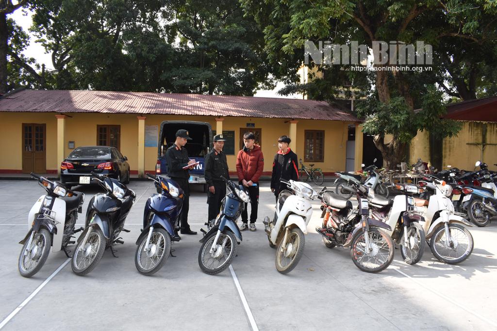 Bắt nhóm thanh, thiếu niên đua xe trái phép