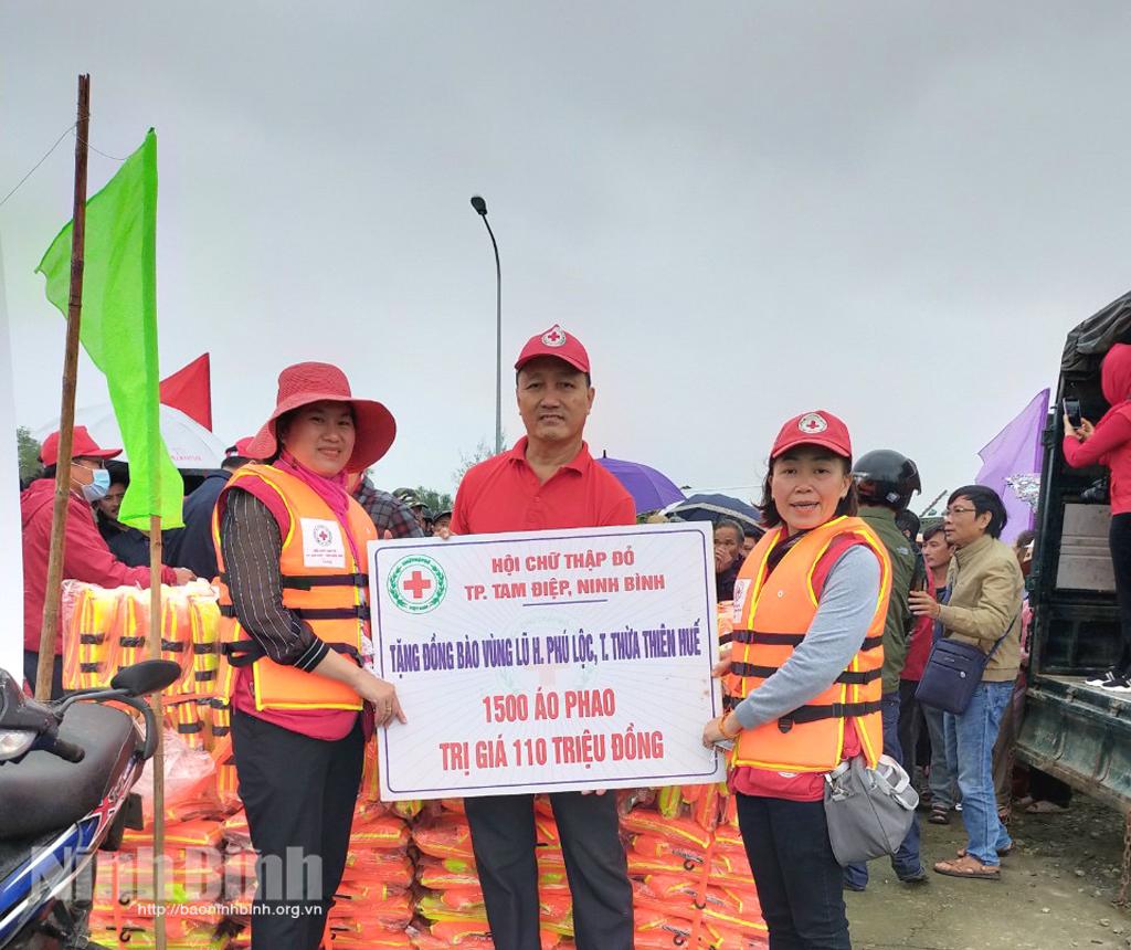 Hội Chữ thập đỏ thành phố Tam Điệp tiếp nhận hơn 1,3 tỷ đồng ủng hộ đồng bào miền Trung