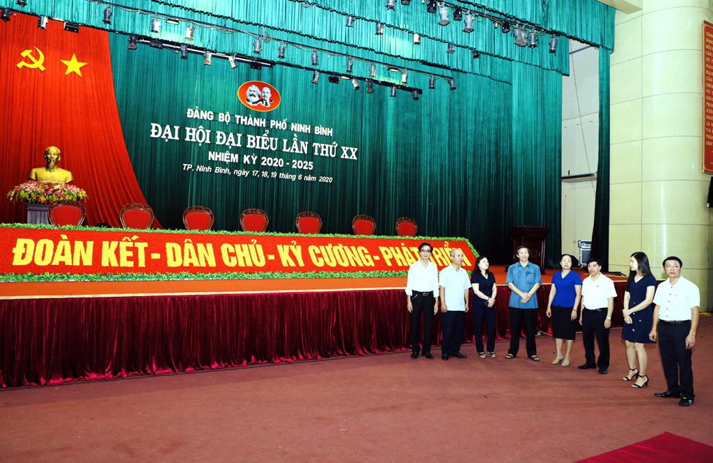 Kiểm tra công tác tuyên truyền chuẩn bị Đại hội đại biểu Đảng bộ thành phố Ninh Bình lần thứ XX