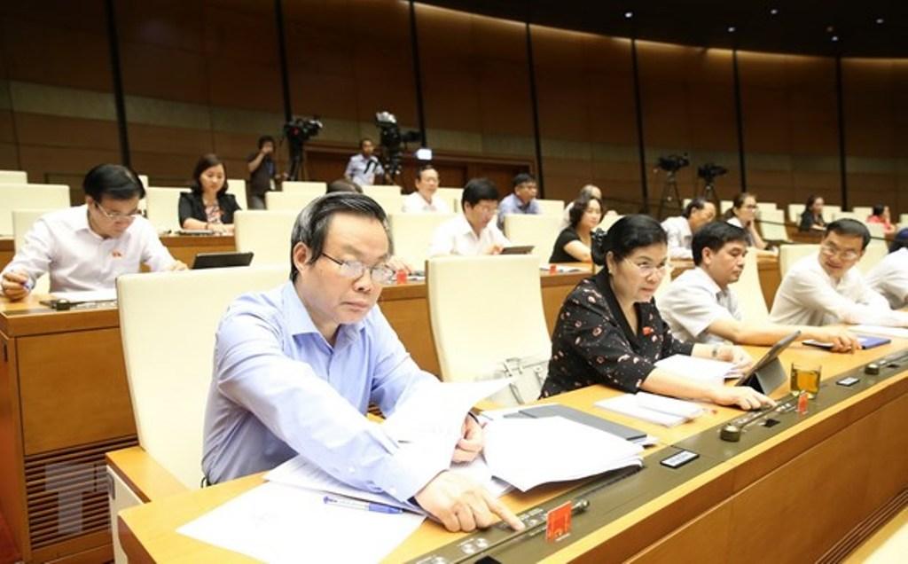 Kỳ họp thứ chín, Quốc hội khóa XIV: Thảo luận và thông qua một số dự án luật