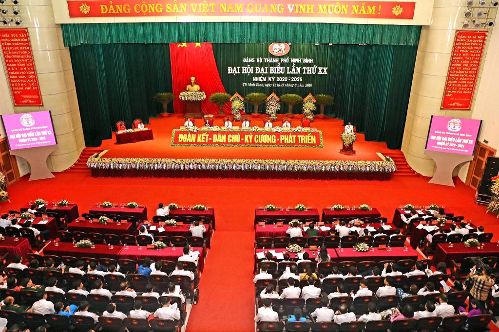 Đại hội đại biểu Đảng bộ thành phố Ninh Bình lần thứ XX tiến hành phiên thứ nhất