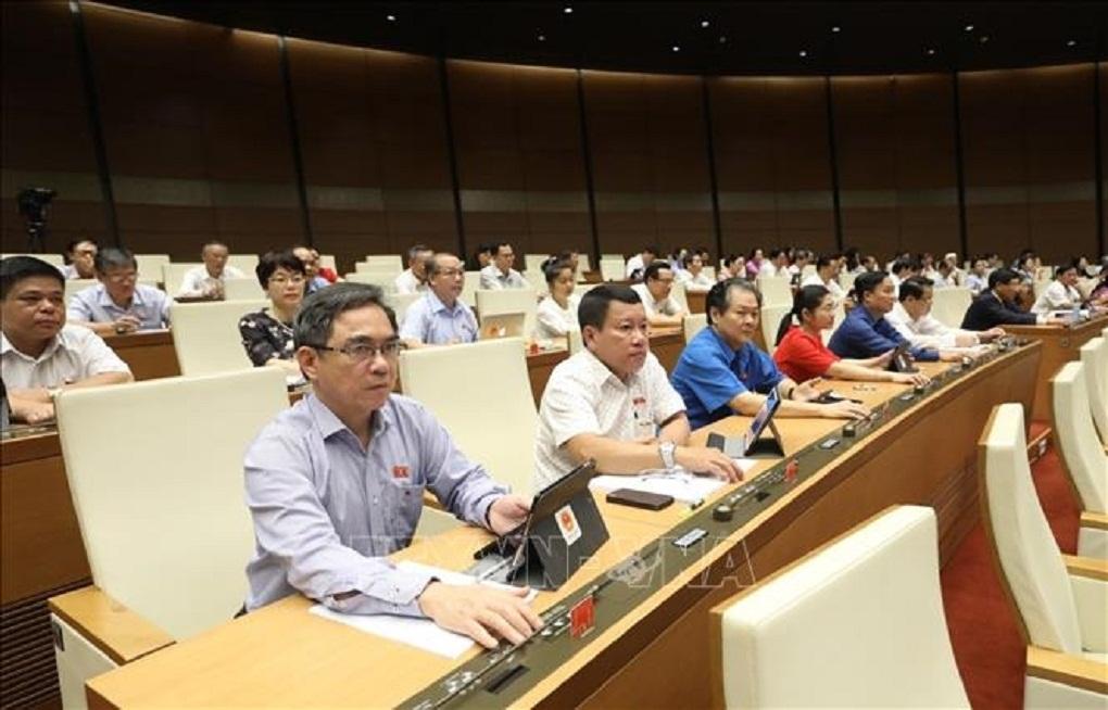 Kỳ họp thứ chín, Quốc hội khóa XIV: Thảo luận và biểu quyết thông qua một số dự án luật