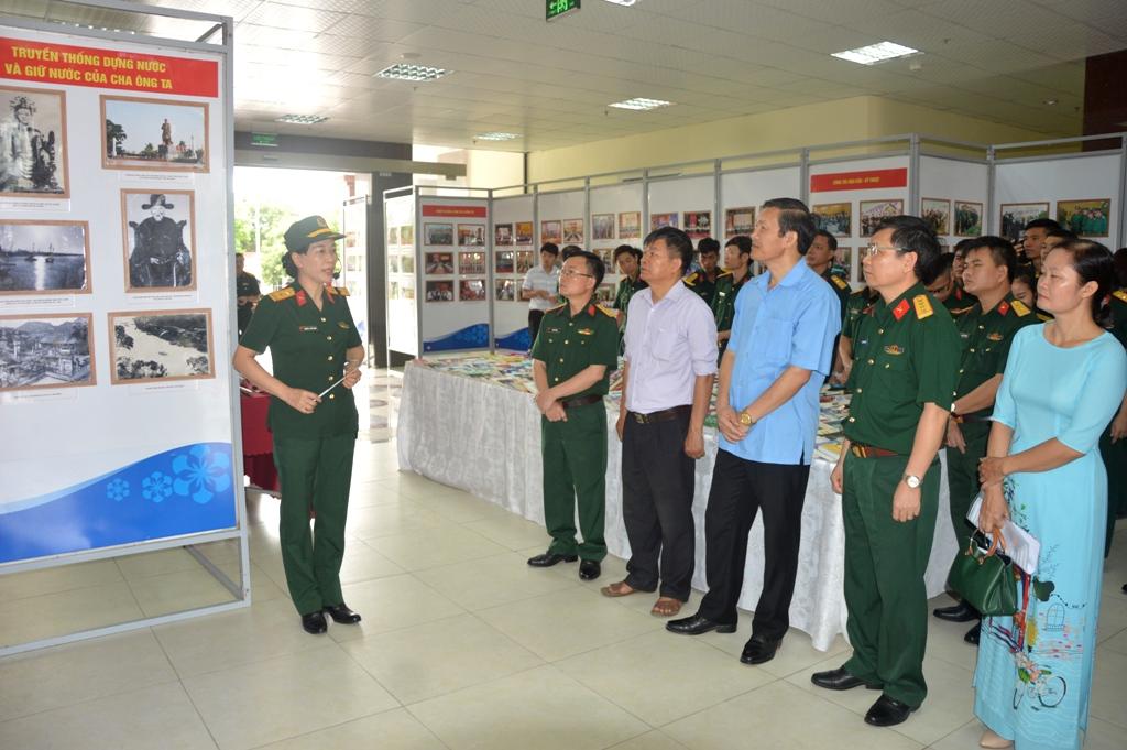 Triển lãm với chủ đề "Mãi mãi niềm tin theo Đảng"