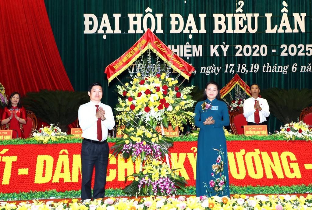 "Hướng tới mục tiêu xây dựng, phát triển Ninh Bình thành thành phố du lịch - thương mại, là hạt nhân, là trung tâm của tỉnh"