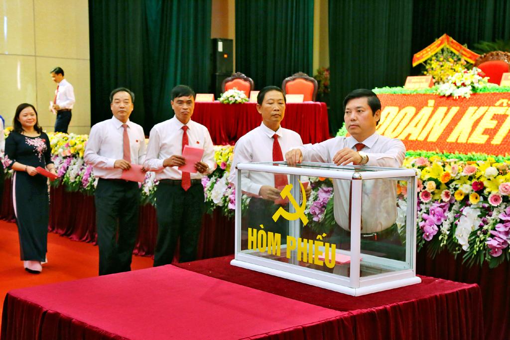 Đại hội đại biểu Đảng bộ thành phố Ninh Bình bầu 41 đồng chí vào Ban Chấp hành Đảng bộ nhiệm kỳ 2020-2025