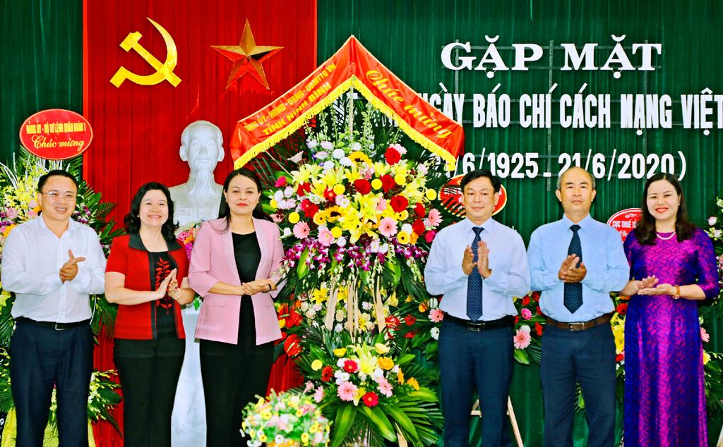 Đồng chí Bí thư Tỉnh ủy chúc mừng các cơ quan báo chí nhân Ngày Báo chí cách mạng Việt Nam 21/6