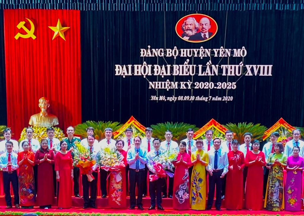 Đồng chí Đinh Thị Thúy Ngần tái đắc cử Bí thư Huyện ủy Yên Mô khóa XVIII