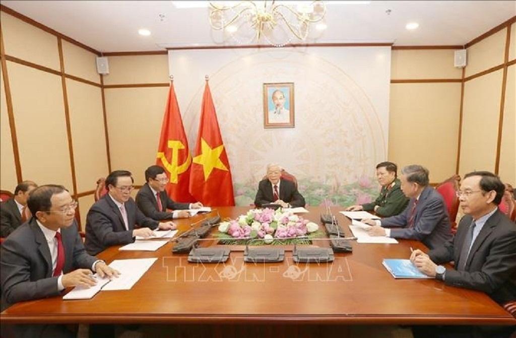 Vietnamese, Cambodian leaders discuss bilateral ties over phone