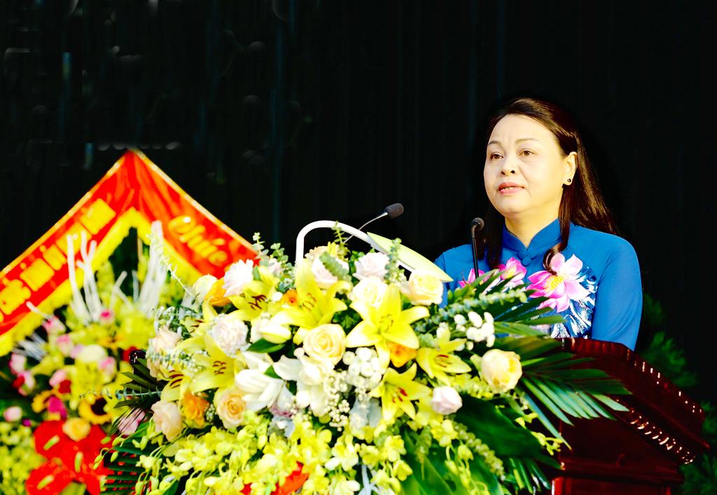 Tin tưởng Đảng bộ Khối Cơ quan và Doanh nghiệp tỉnh sẽ hoàn thành thắng lợi Nghị quyết Đại hội, góp phần cùng Đảng bộ và nhân dân trong tỉnh xây dựng quê hương Ninh Bình ngày càng phát triển (*)