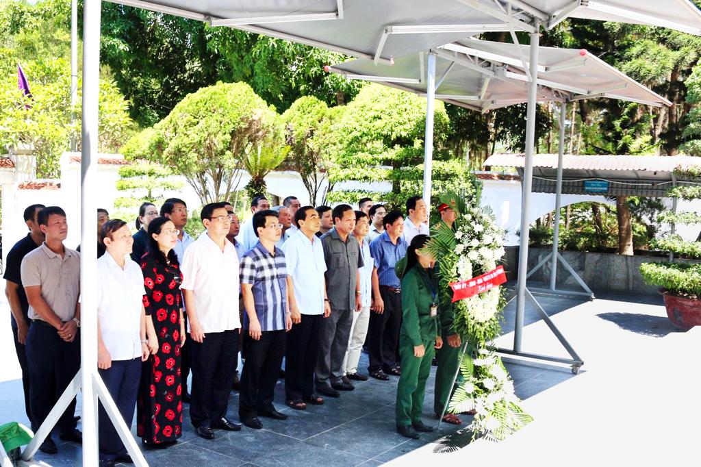 Đồng chí Chủ tịch UBND tỉnh dâng hương tại Khu di tích lịch sử Quốc gia Truông Bồn và Khu di tích lịch sử Ngã ba Đồng Lộc