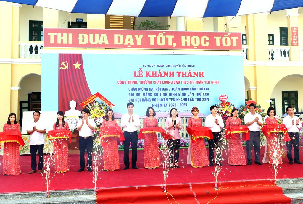 Đồng chí Bí thư Tỉnh ủy dự lễ khánh thành công trình chào mừng đại hội đảng các cấp của huyện Yên Khánh