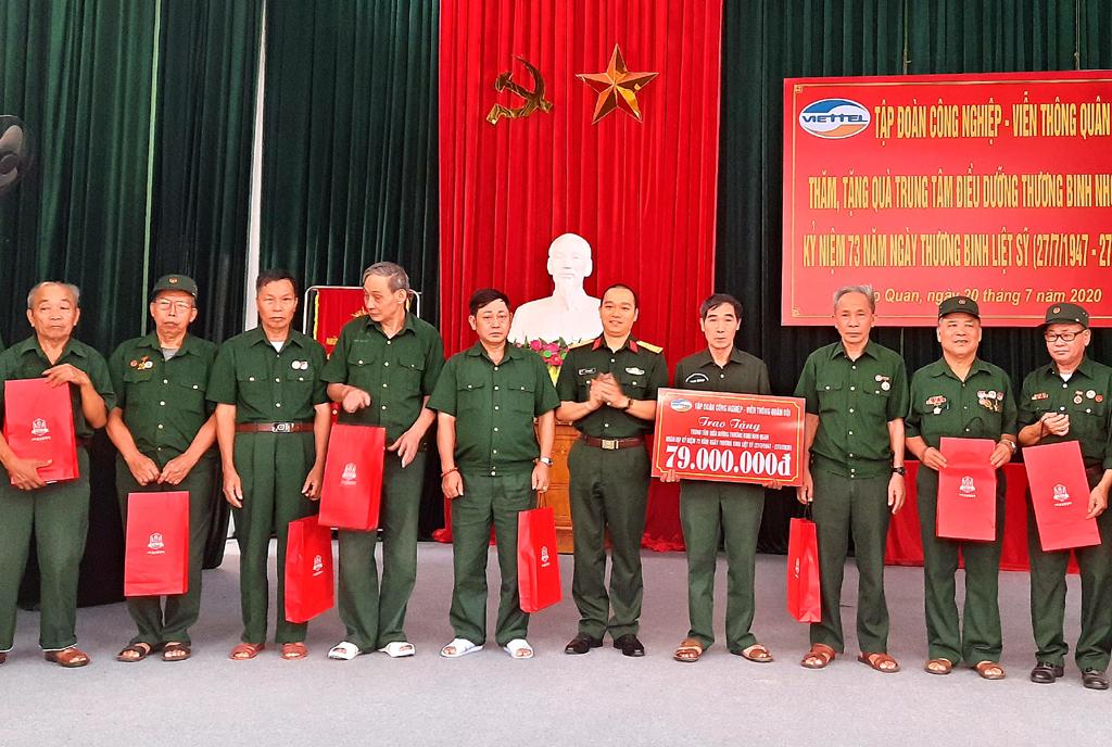Viettel Ninh Bình thăm, tặng quà thương, bệnh binh