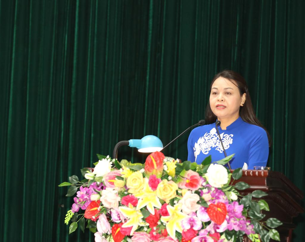 Tiếp tục tập trung thực hiện "mục tiêu kép"- vừa quyết liệt phòng chống dịch, vừa duy trì và mở rộng các hoạt động phát triển kinh tế - xã hội, bảo đảm đời sống nhân dân" *