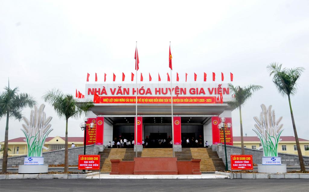 Huy động sức mạnh toàn dân, xây dựng huyện đạt chuẩn nông thôn mới