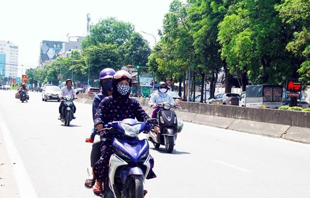 Khu vực Bắc Bộ ngày nắng nóng, chiều tối và đêm mưa dông