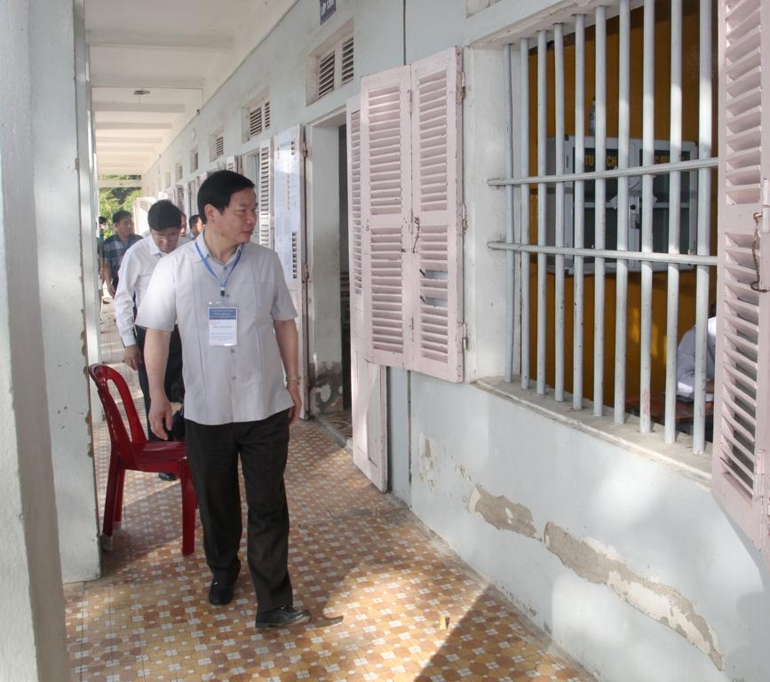 Đồng chí Phó Chủ tịch Thường trực UBND tỉnh kiểm tra công tác thi tốt nghiệp THPT năm 2020