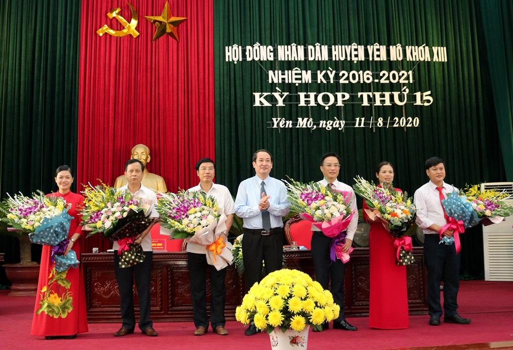 Đồng chí Đặng Thái Sơn được bầu giữ chức Chủ tịch UBND huyện Yên Mô, nhiệm kỳ 2016 - 2021
