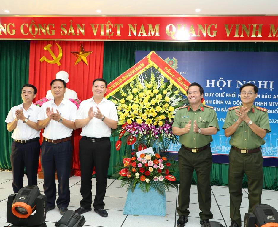 Công ty TNHH MTV Điện lực Ninh Bình tổng kết 5 năm thực hiện quy chế phối hợp đảm bảo an ninh, an toàn lưới điện