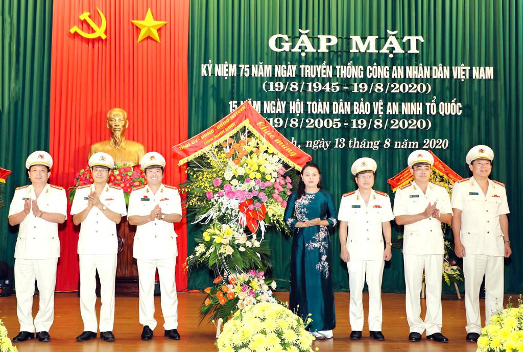 Gặp mặt kỷ niệm 75 năm Ngày truyền thống Công an nhân dân