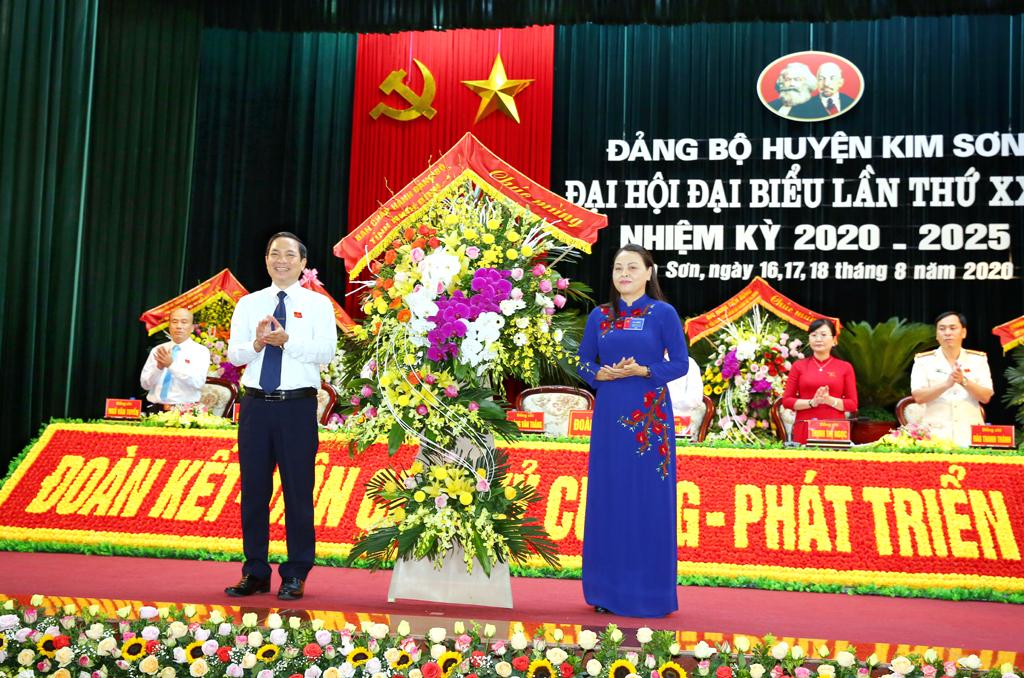 Xây dựng chỉnh đốn Đảng đi đôi với đổi mới mạnh mẽ tư duy, tầm nhìn, chiến lược phát triển kinh tế xã hội (*)