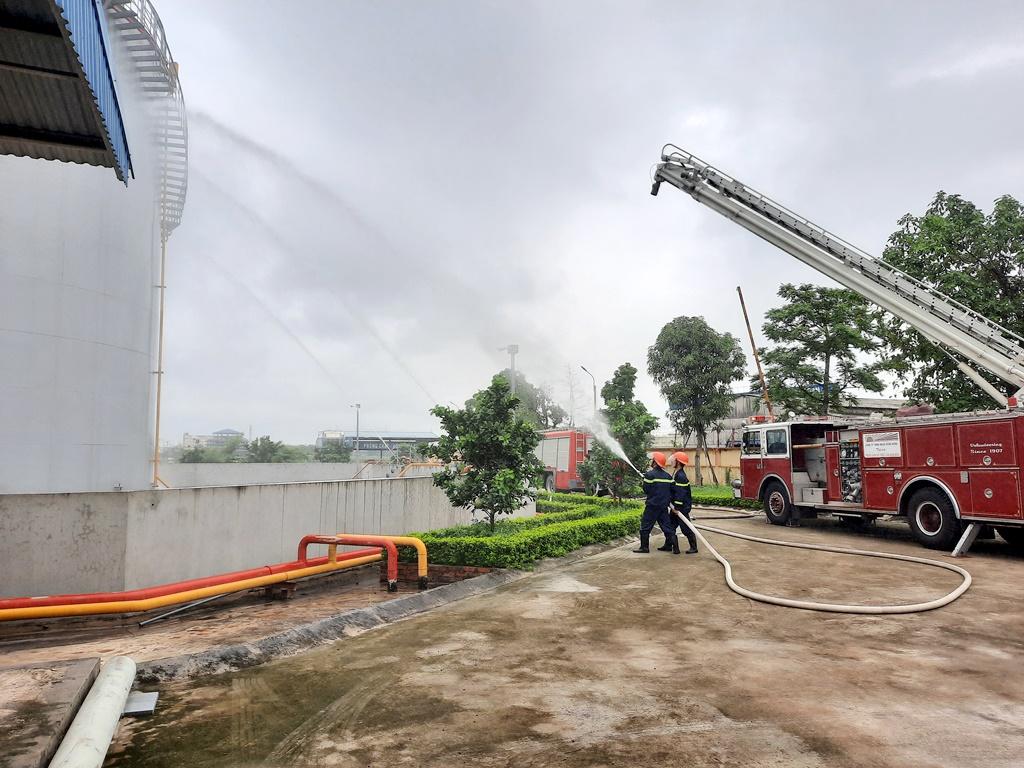 Diễn tập phương án chữa cháy tại Công ty TNHH xăng dầu Phương Nam