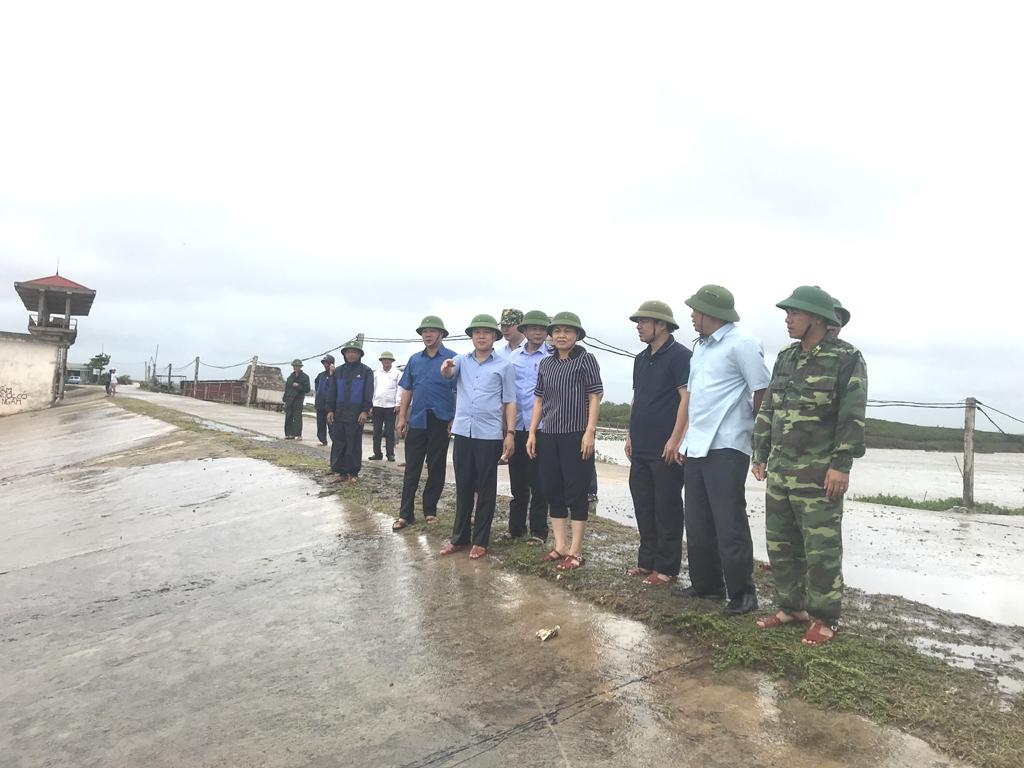 Đồng chí Bí thư Tỉnh ủy kiểm tra công tác phòng, chống cơn bão số 2 tại huyện Kim Sơn