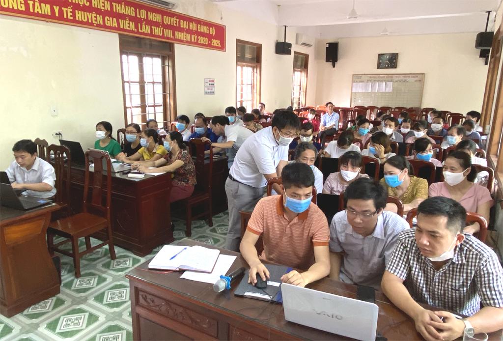 Tập huấn phần mềm Hồ sơ sức khỏe điện tử cho cán bộ Trạm y tế