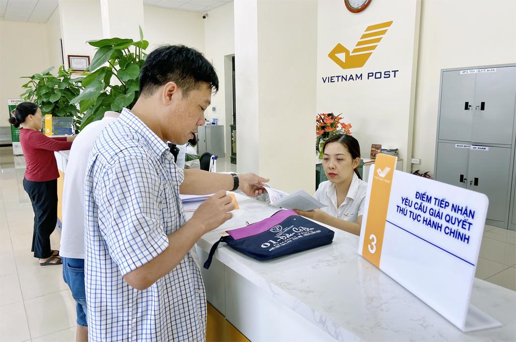 Đẩy mạnh giải quyết thủ tục hành chính qua dịch vụ bưu chính công ích
