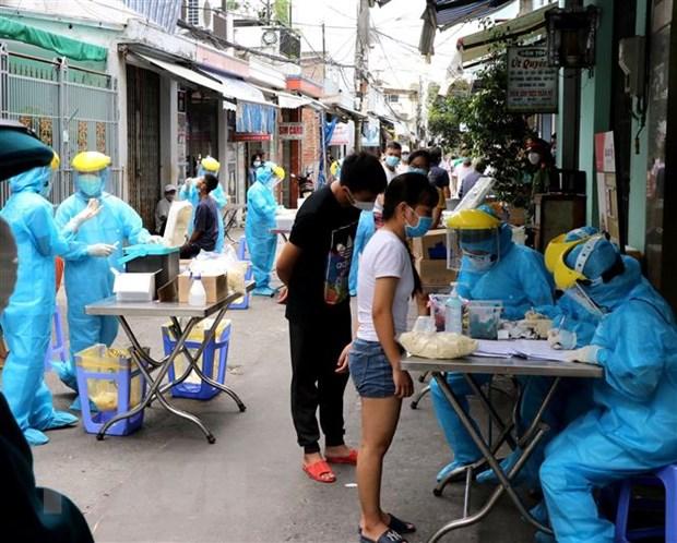 Thủ tướng gửi thư khen, động viên các chiến sĩ áo trắng