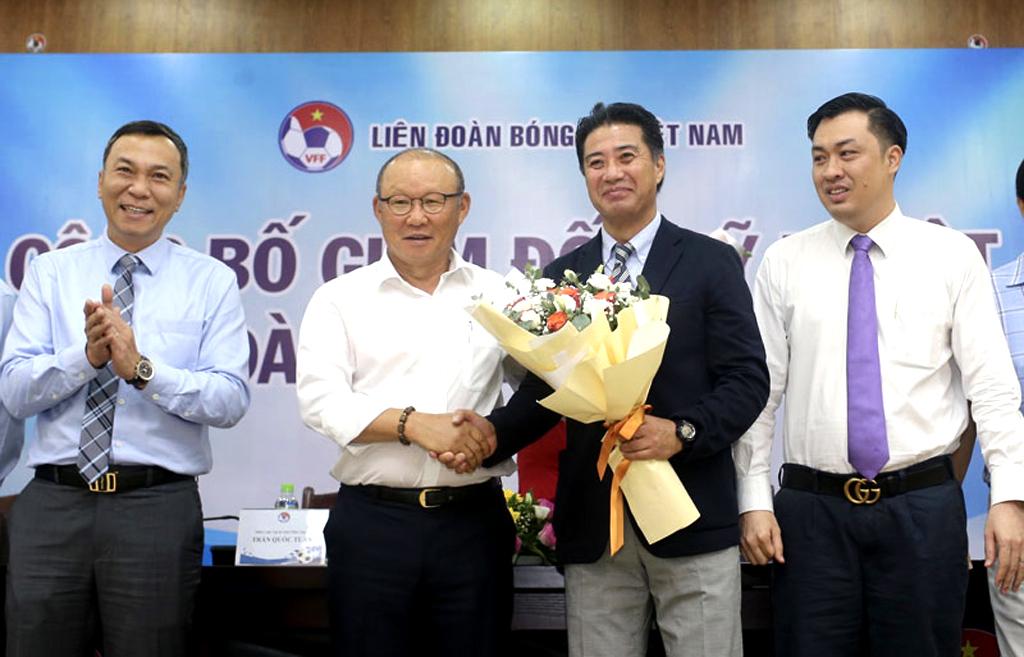 LĐBĐVN chính thức ra mắt tân GĐKT Yusuke Adachi