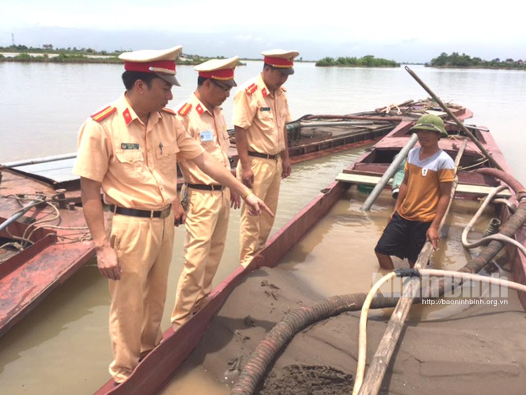 Những "sắc vàng" mang lại bình yên sông nước