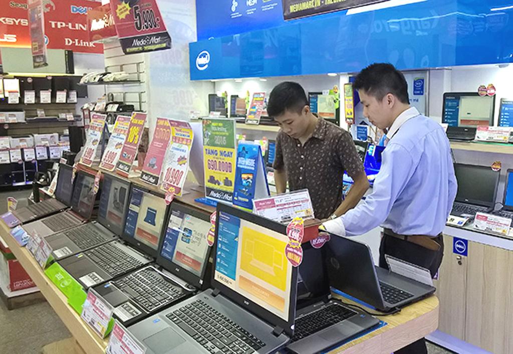 Nhiều loại máy tính xách tay khuyến mãi đầu năm học mới