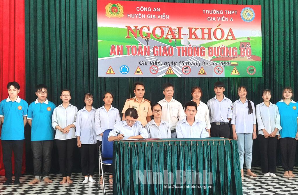 Tuyên truyền pháp luật về ATGT cho học sinh