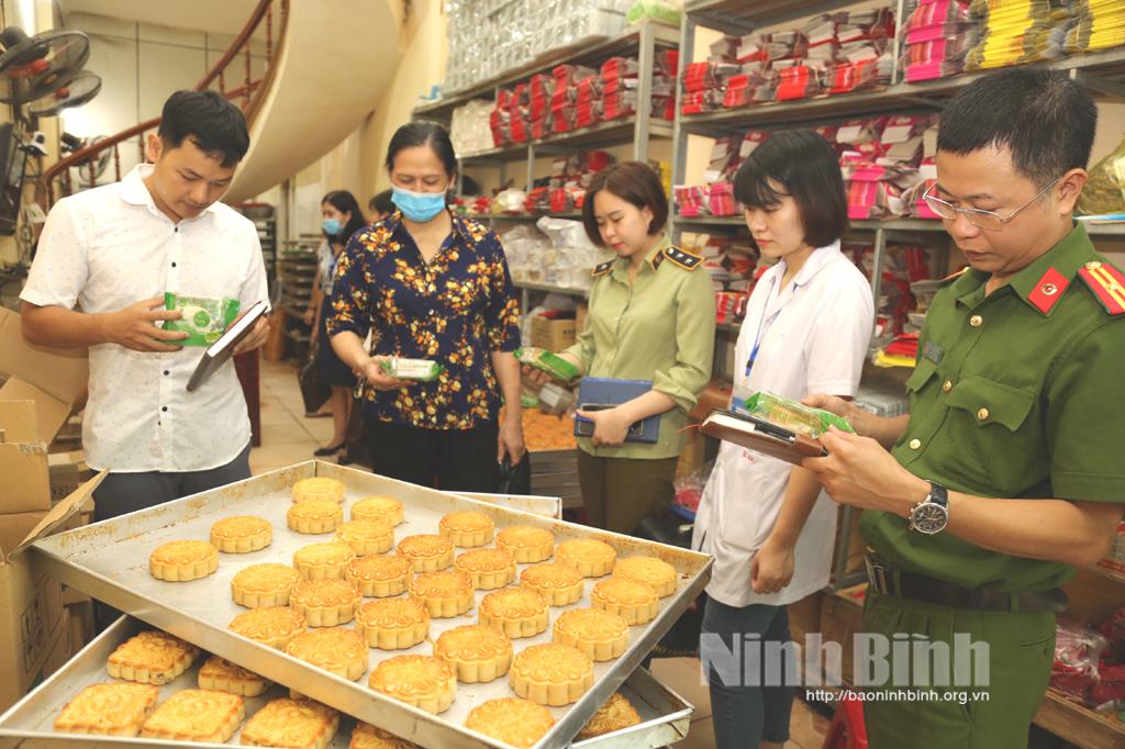 Kiểm tra liên ngành về ATTP dịp Tết Trung thu 2020