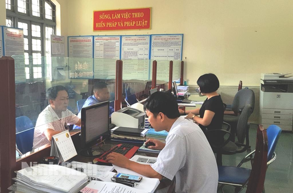 Người dân hài lòng với sự phục vụ của cơ quan hành chính Nhà nước