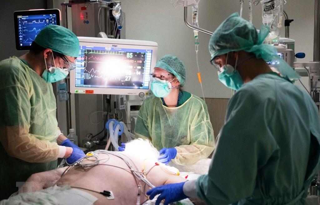 "Trái tim châu Âu'' khó khăn đối phó với khủng hoảng kép