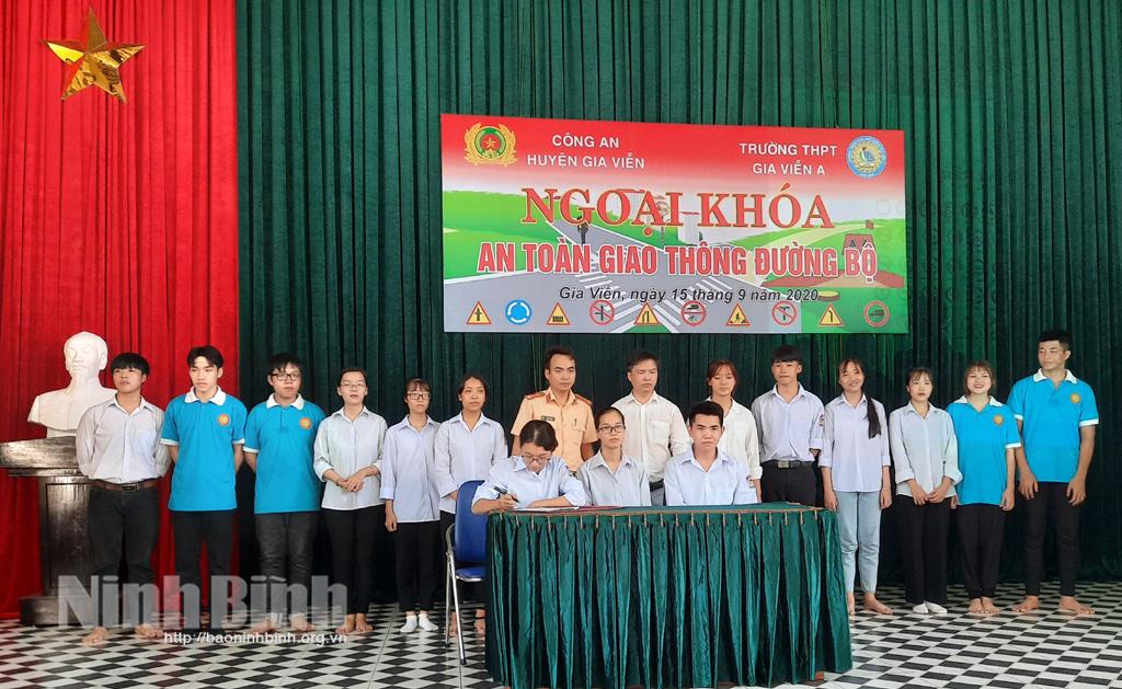 Nhiều hoạt động thiết thực hưởng ứng Tháng an toàn giao thông