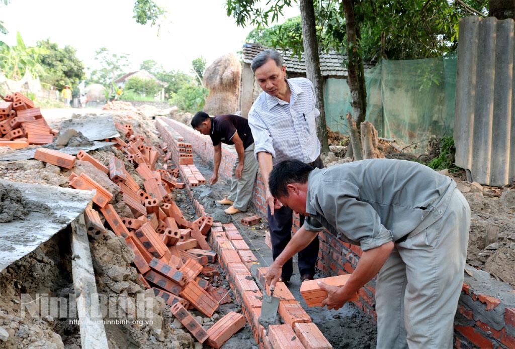 Bí thư chi bộ tâm huyết với phong trào xây dựng nông thôn mới