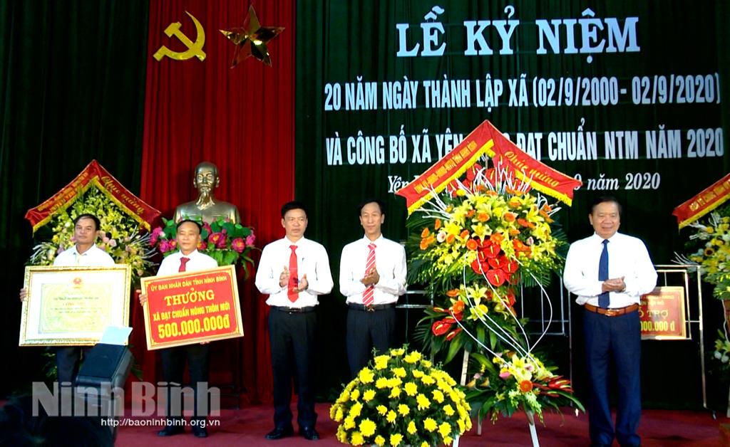 Yên Hưng đón bằng công nhận xã đạt chuẩn Nông thôn mới