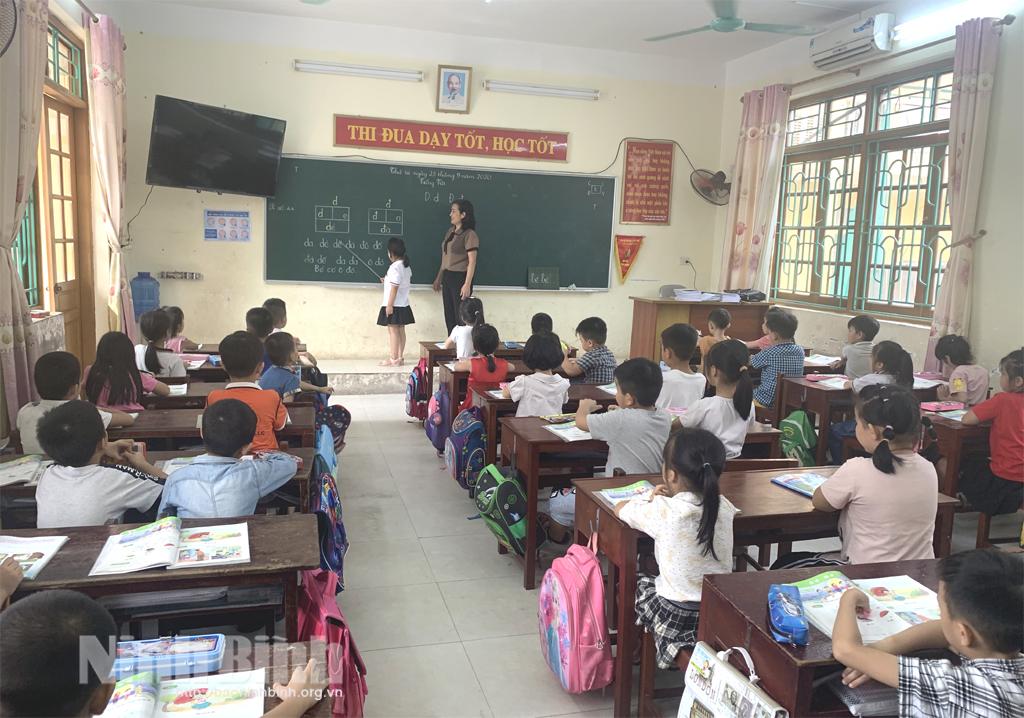Dạy và học chương trình sách giáo khoa lớp 1 mới: Vừa thực hiện vừa khắc phục khó khăn