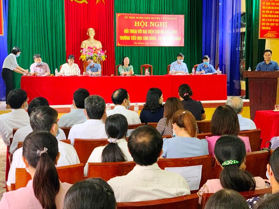 Đối thoại với đại diện cha mẹ học sinh trường Tiểu học Kim Đồng