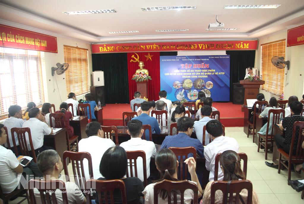 Tập huấn về ATTP cho các cơ sở sản xuất kinh doanh và cán bộ quản lý Nhà nước