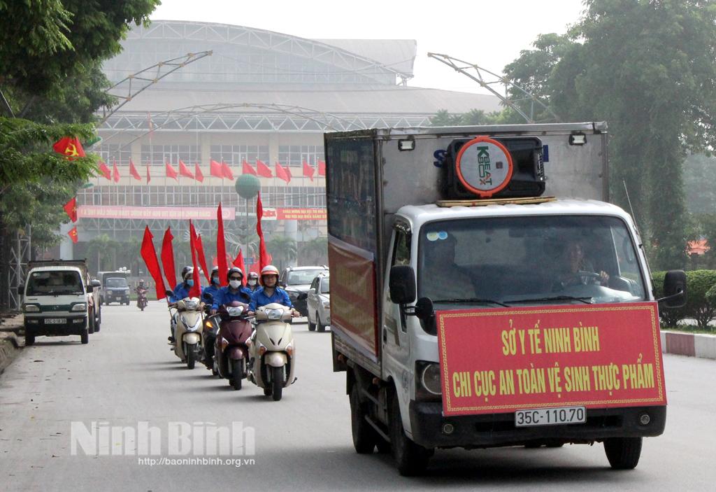 Tuyên truyền lưu động về ATTP Tết Trung thu